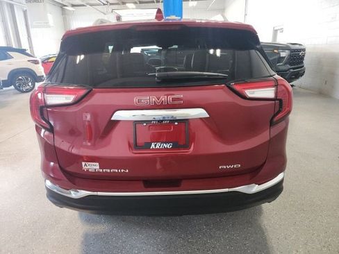Used 2024 GMC Terrain SLT w/ LPO, Floor Liner Package AWD/4WD image 4