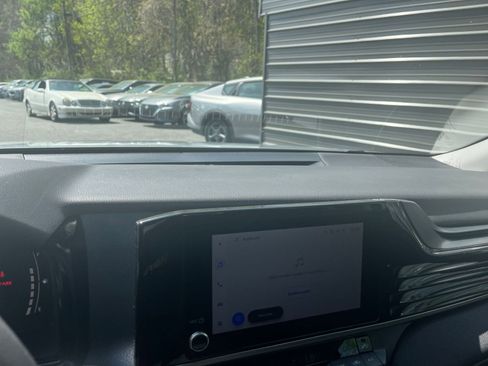 Used 2025 Toyota Camry LE image 17