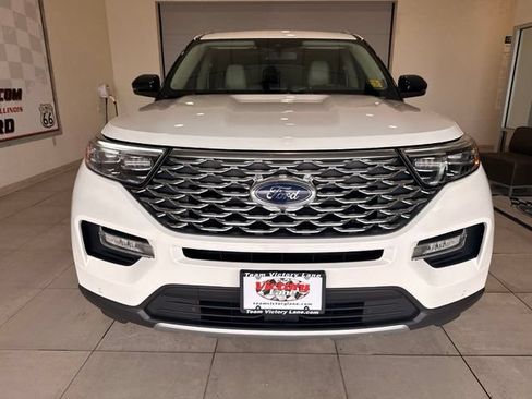 Used 2020 Ford Explorer Platinum w/ Premium Technology Package AWD/4WD image 2
