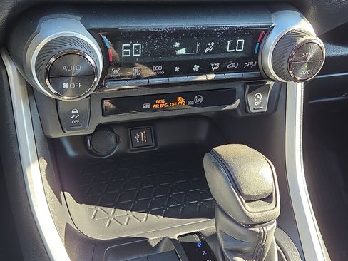 Used 2025 Toyota RAV4 XLE image 19