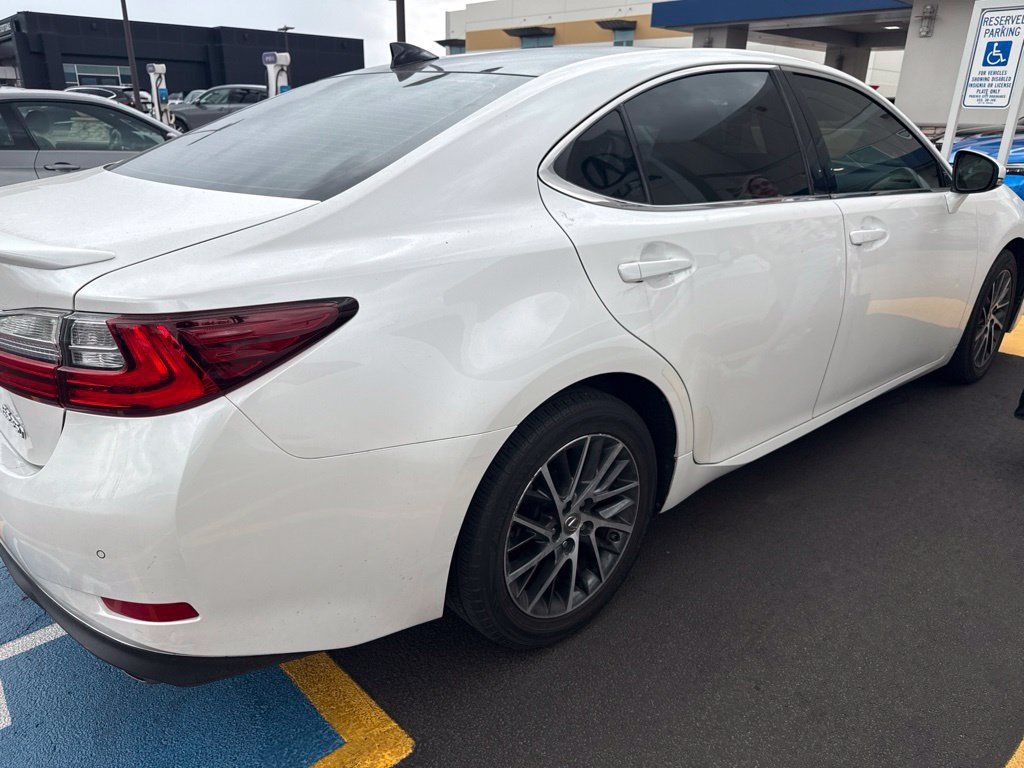 Used 2017 Lexus ES 350 w/ Navigation System Package FWD image 4