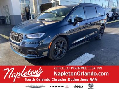 Used 2024 Chrysler Pacifica Limited w/ S Appearance Package