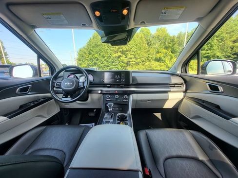 Used 2022 Kia Carnival LX FWD image 13