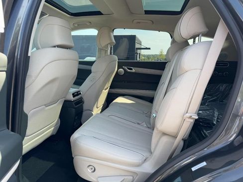 Certified 2026 Genesis GV80 2.5T Advanced AWD/4WD image 6