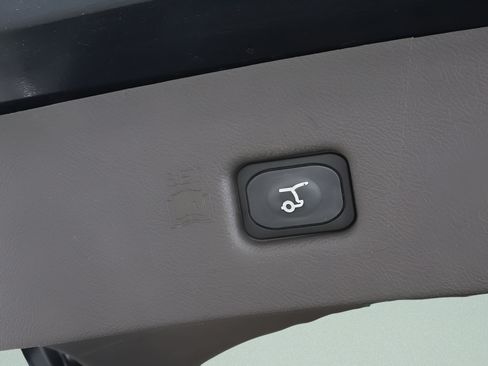 Used 2023 Lincoln Nautilus Reserve AWD/4WD image 32