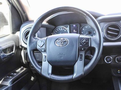Used 2020 Toyota Tacoma TRD Off-Road image 15