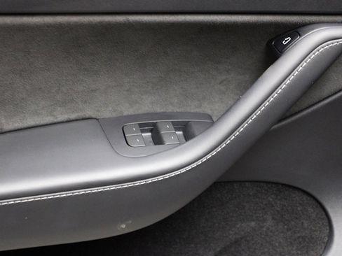 Used 2023 Tesla Model Y Long Range image 16