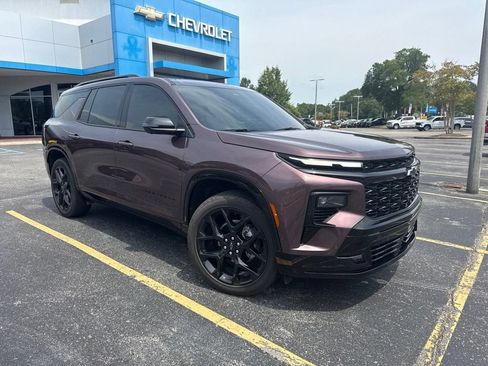 Used 2025 Chevrolet Traverse RS w/ LPO, Floor Liner Package FWD image 2