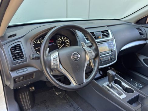 Used 2016 Nissan Altima 2.5 SR w/ LED Appearance Package FWD image 12