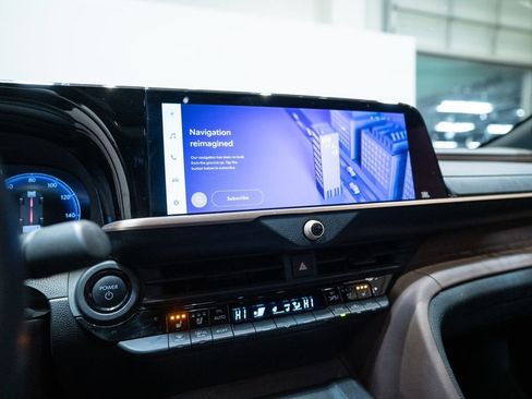 Used 2023 Toyota Crown Limited w/ Advanced Technology Package image 25