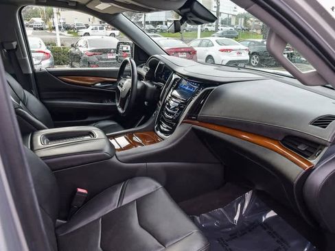 Used 2020 Cadillac Escalade Luxury image 15