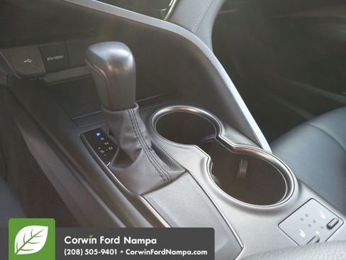 Used 2022 Toyota Camry SE image 18