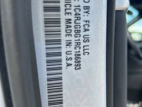 Certified 2024 Jeep Grand Cherokee Limited RWD image 49