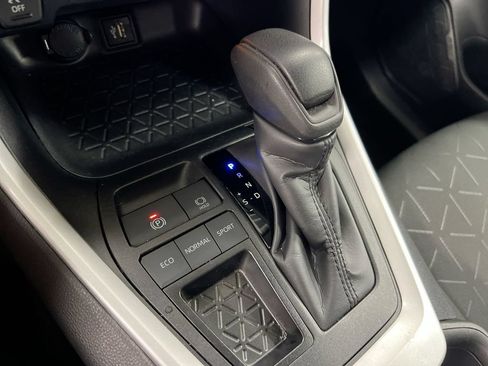 Used 2025 Toyota RAV4 XLE FWD image 18
