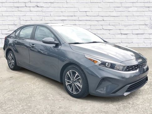 Used 2022 Kia Forte LXS w/ LXS Technology Package image 5