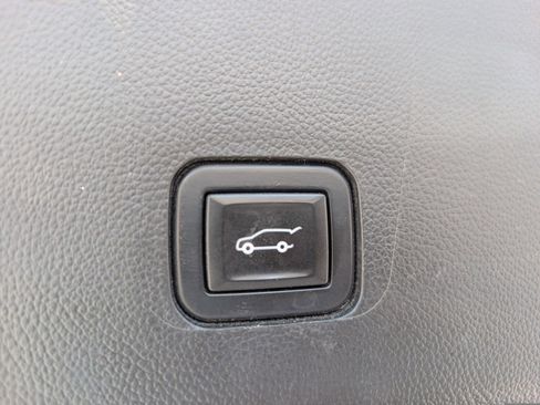 Used 2020 Chevrolet Traverse RS image 15