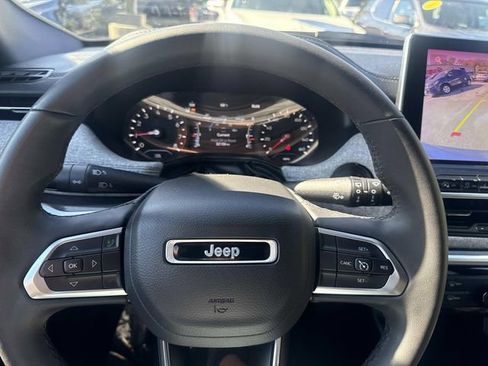 Used 2024 Jeep Compass Latitude image 28