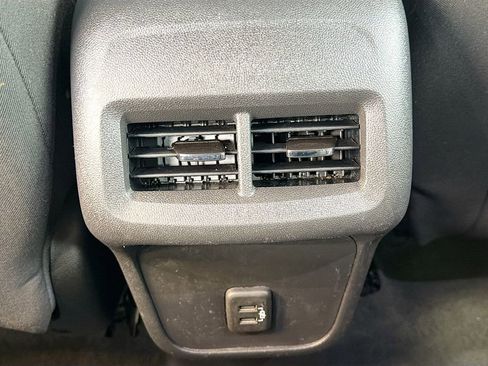 Used 2020 Chevrolet Equinox LS image 23