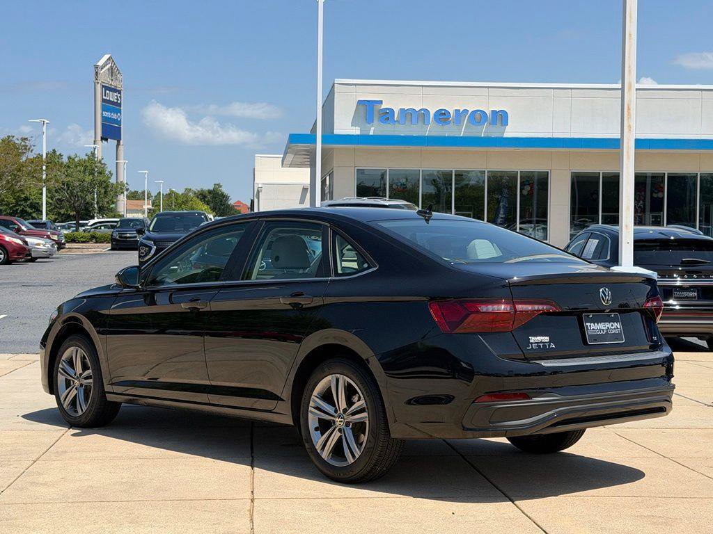 Used 2023 Volkswagen Jetta SE w/ Panoramic Sunroof Package FWD image 10