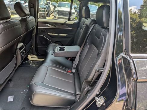 New 2026 Jeep Grand Cherokee Limited AWD/4WD image 13