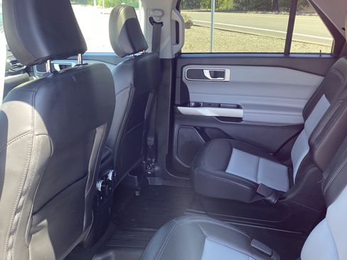 Used 2023 Ford Explorer XLT w/ Equipment Group 202A AWD/4WD image 14