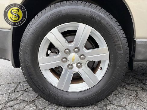 Used 2010 Chevrolet Traverse LT w/ Personal Connectivity Package FWD image 9