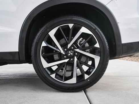 Used 2023 Mitsubishi Outlander SE image 8