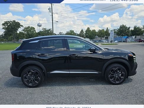 Used 2026 Nissan Kicks SR FWD image 8