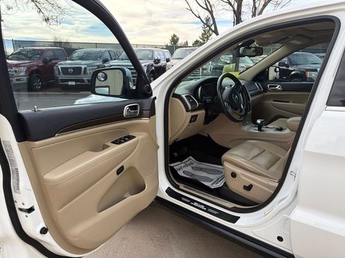 Used 2015 Jeep Grand Cherokee Limited w/ Luxury Group II image 10