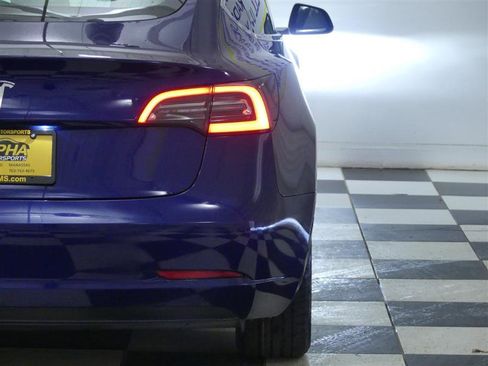 Used 2019 Tesla Model 3 Standard Range Plus image 27