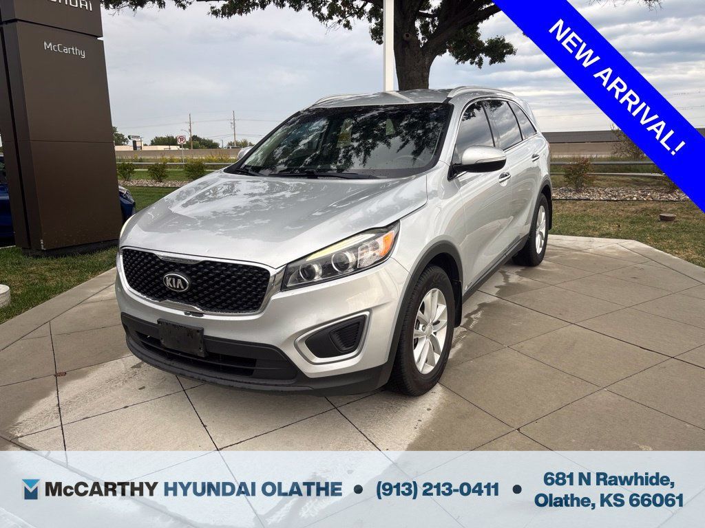 Used 2017 Kia Sorento AWD w/ LX Convenience Package image 1