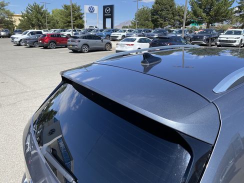 Used 2023 Volkswagen Taos SE FWD image 15