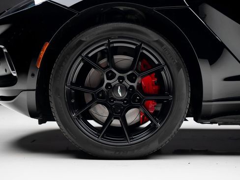 Used 2021 Aston Martin DBX image 19