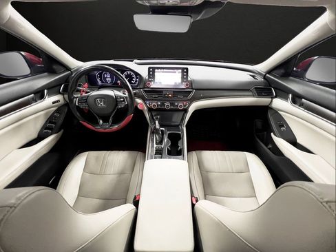 Used 2018 Honda Accord Touring image 11