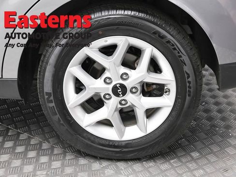 Used 2025 Kia Soul LX w/ LX Technology Package FWD image 8