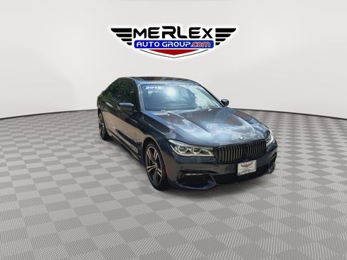 Used 2019 BMW 750i w/ Executive Package RWD image 2