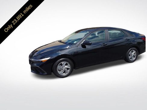 Certified 2024 Hyundai Elantra SE FWD image 2