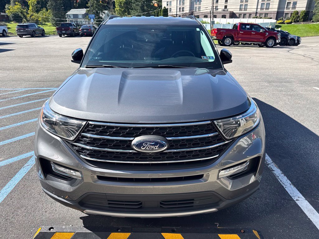 Used 2022 Ford Explorer XLT w/ Equipment Group 202A AWD/4WD image 2