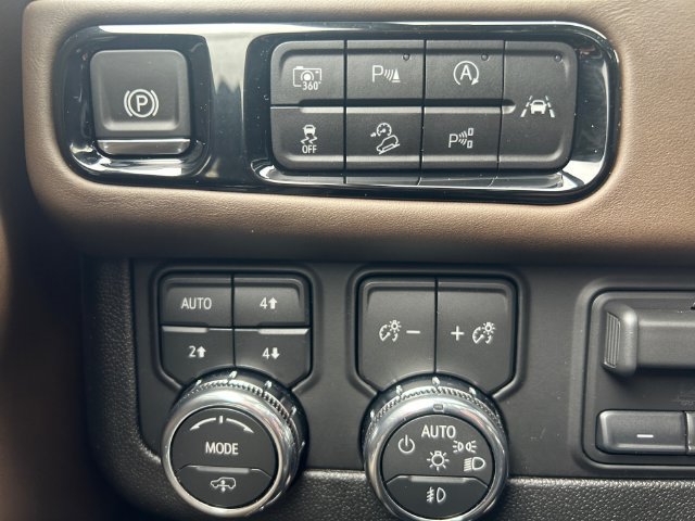 Used 2026 GMC Yukon Denali Ultimate AWD/4WD image 30