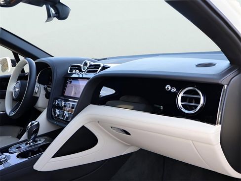 Used 2023 Bentley Bentayga Extended Wheelbase image 10
