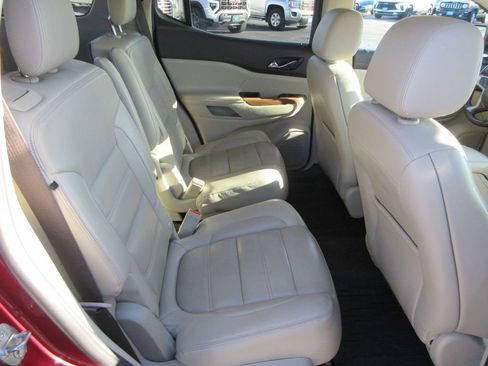 Certified 2019 GMC Acadia Denali w/ Technology Package image 18