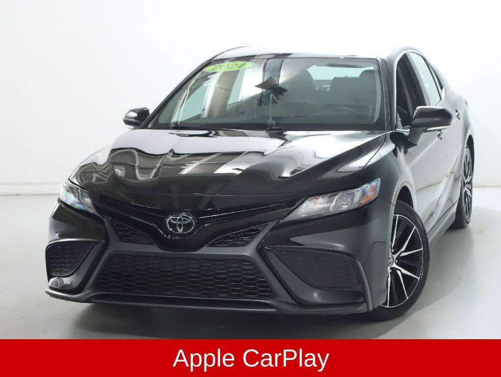 Used 2024 Toyota Camry SE FWD image 4