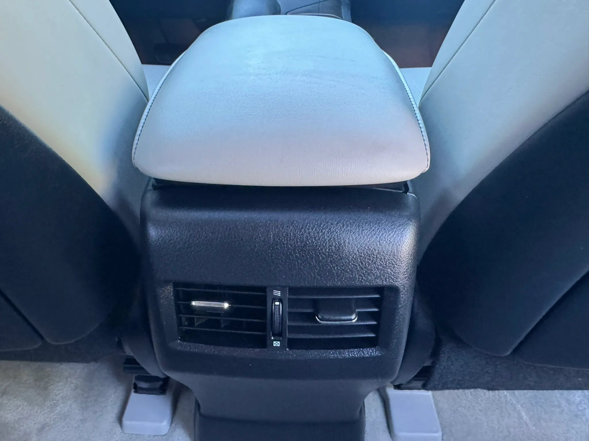 Used 2013 Lexus RX 450h AWD w/ Navigation Pkg image 28