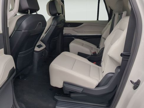 New 2026 Lincoln Navigator L Premier AWD/4WD image 21