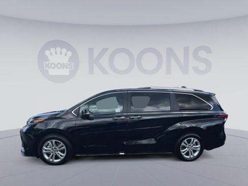Used 2024 Toyota Sienna Platinum image 7