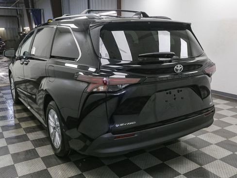 New 2026 Toyota Sienna XLE image 8