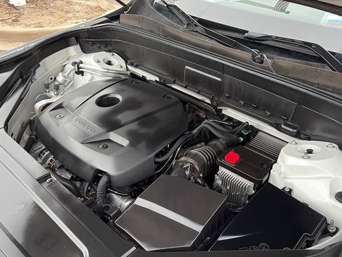 Used 2021 Volvo XC90 T6 Momentum w/ Climate Package image 9