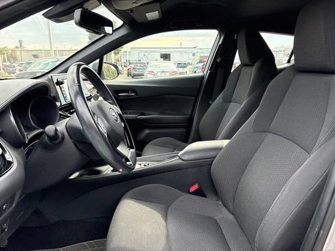 Used 2018 Toyota C-HR XLE FWD image 5