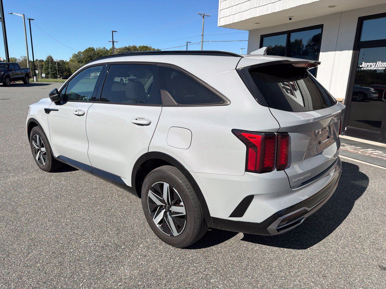 Used 2023 Kia Sorento EX w/ Panoramic Sunroof Package FWD image 7