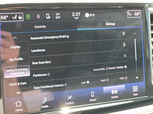 Used 2023 Chrysler Pacifica Touring-L AWD/4WD image 29